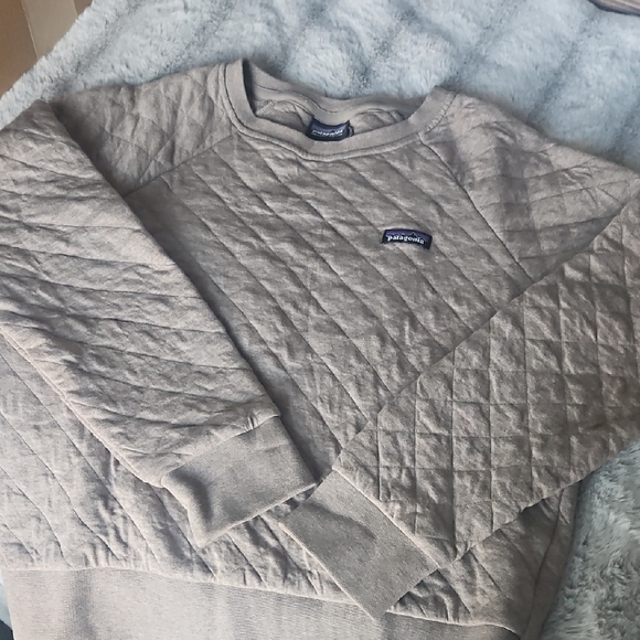 Sweaters - Patagonia quilted crew neck top